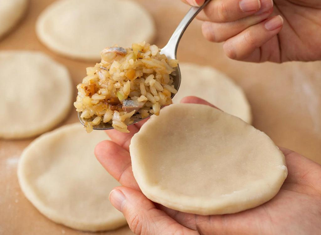 Ешь и радуйся, дружок - это вкусный пирожок!  «Создано с использованием искусственного интеллекта».