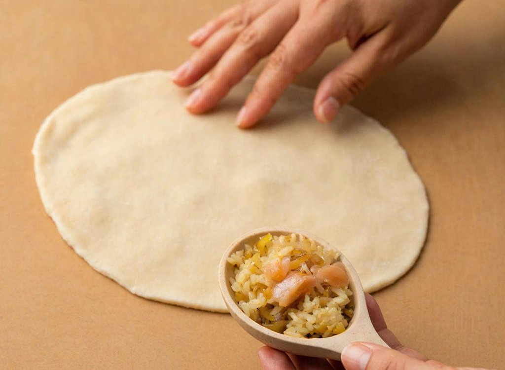 Есть в исконно русской кухне - ЧУДО! Чудо это береги, как свечу, чтоб не потухла. Чудо это — пироги.          «Создано с использованием искусственного интеллекта».