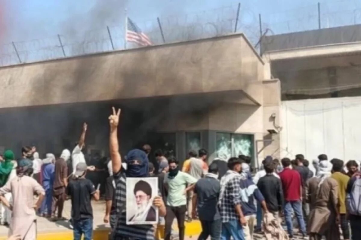    Месть за Хаменеи: в Пакистане иранцы штурмуют консульство США