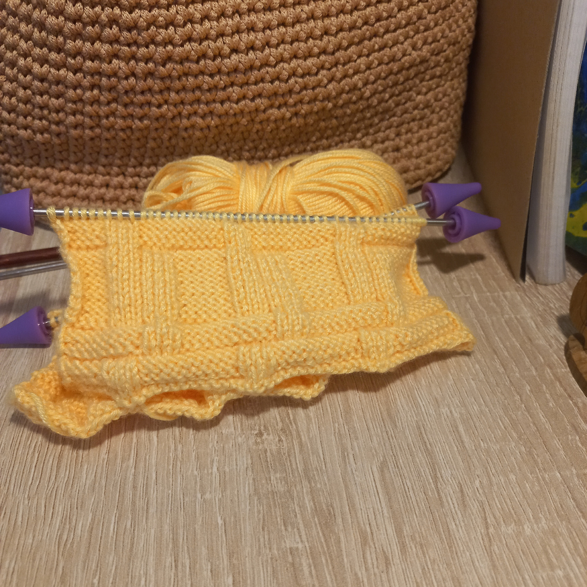 Прогресс спустя половину недели. Уже виден узор. Фото автора.