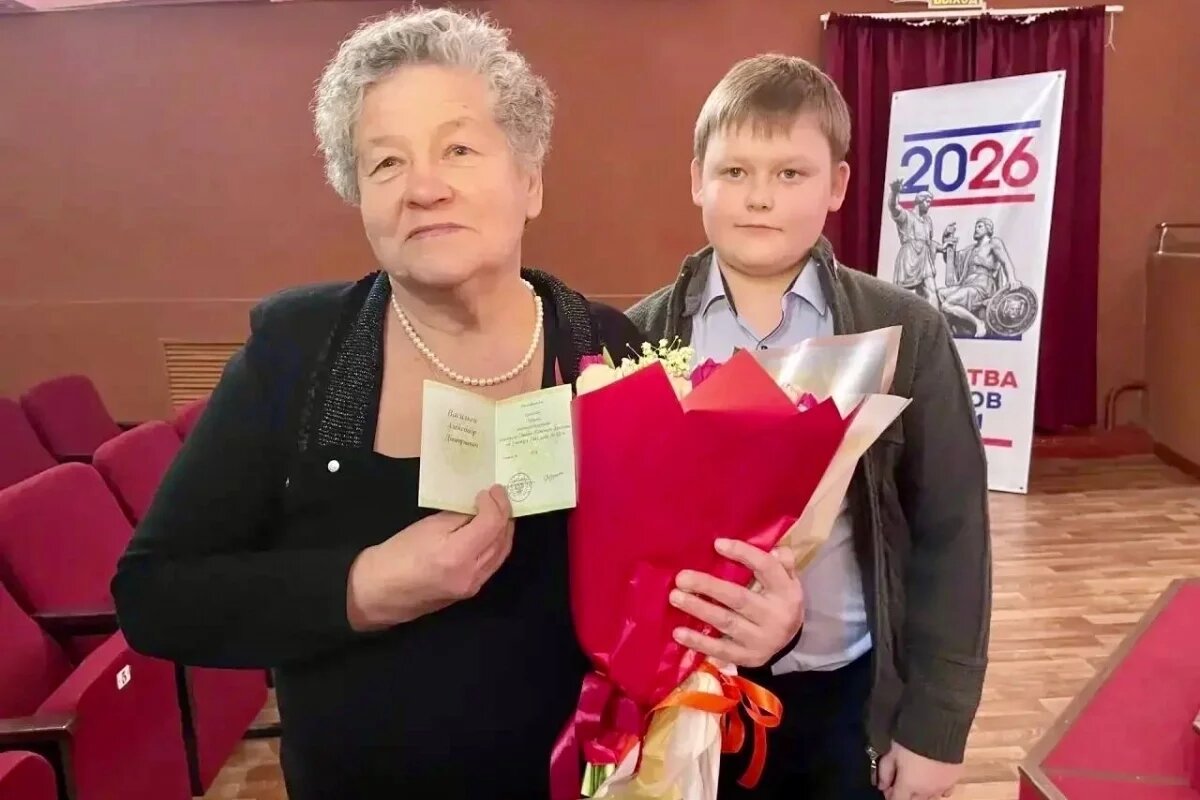    Дочь советского солдата из Опочки получила наградные документы