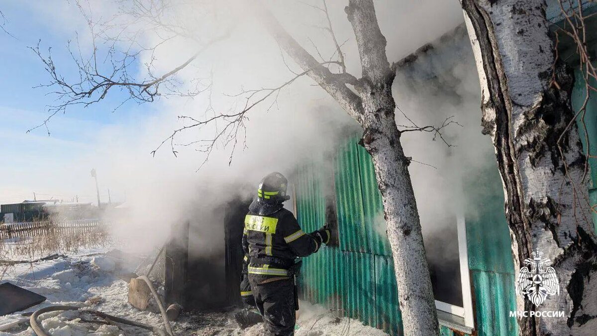   Три человека погибли на пожаре в частном доме в Новосибирской области