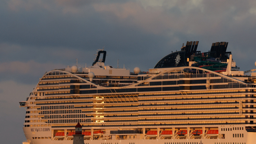    Фото: Reuters/Darrin Zammit Lupi; Instagram*/smychek_denis; 5-tv.ru