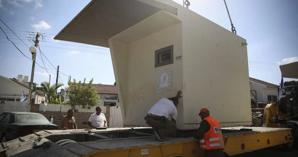 Как выглядят израильские комнаты безопасности, кому доступны и насколько хорошо защищают