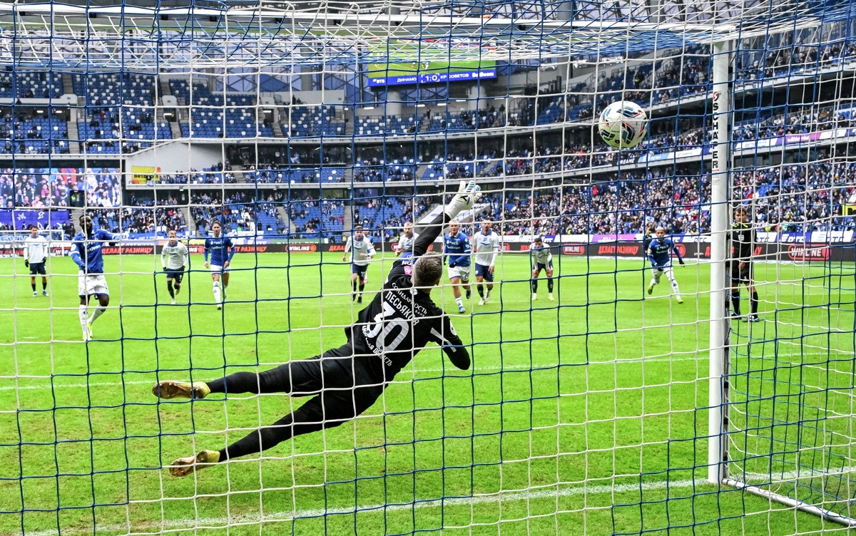    Вратарь Сергей Песьяков Крылья Советов РПЛ Московское Динамо РИА