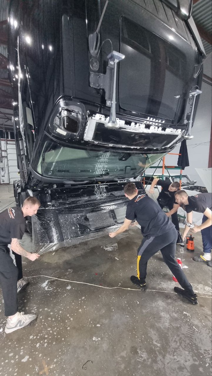 Качественная полиуретановая пленка предотвращает ЛКП от пескоструя, выгорания, легких механических повреждений.