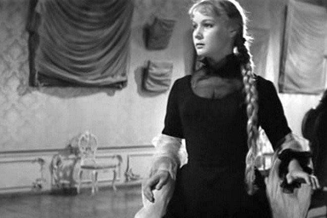 Маша Миронова - Ия Арепина - на приёме у Государыни, фильм "Капитанская дочка" 1959 года. Из открытых источников.