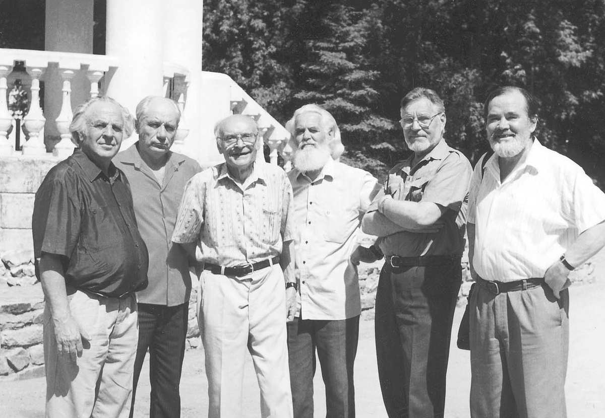 «Первохудожники» города Волжского. 1998 год, (слева направо): Подчайнов С. Т., Филимонов В. П., Литвинов В. Я., Бароха Н. Ф., Малков П. Л., Черноскутов Г. В. Источник: «Каталог волжских художников». 2015 г.