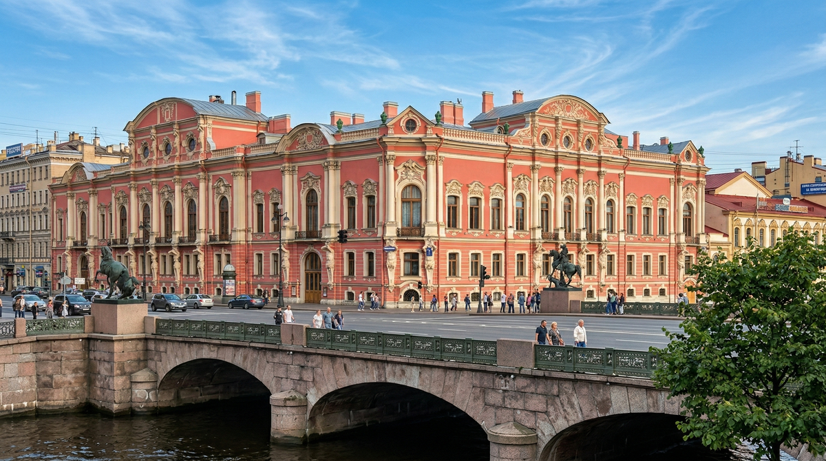 Ренессансный фасад Невского, летний Сергиевский дворец Сергея и Еллы.