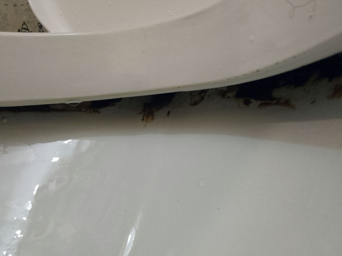 С помощью камеры телефона я смогла увидеть источник моего недовольства.