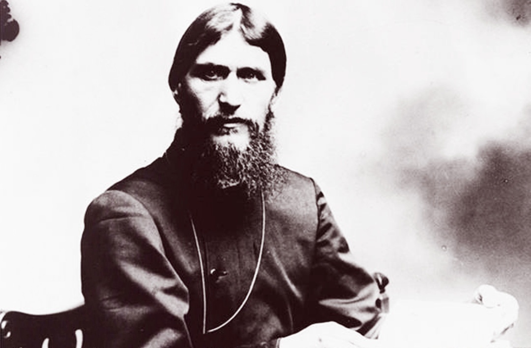 Григорий Ефимович Распутин — сибирский крестьянин. Приобрёл всемирную известность благодаря тому, что был другом семьи российского императора Николая II. В 1910-е годы в определённых кругах петербургского общества имел репутацию «царского друга», «старца», прозорливца и целителя. 