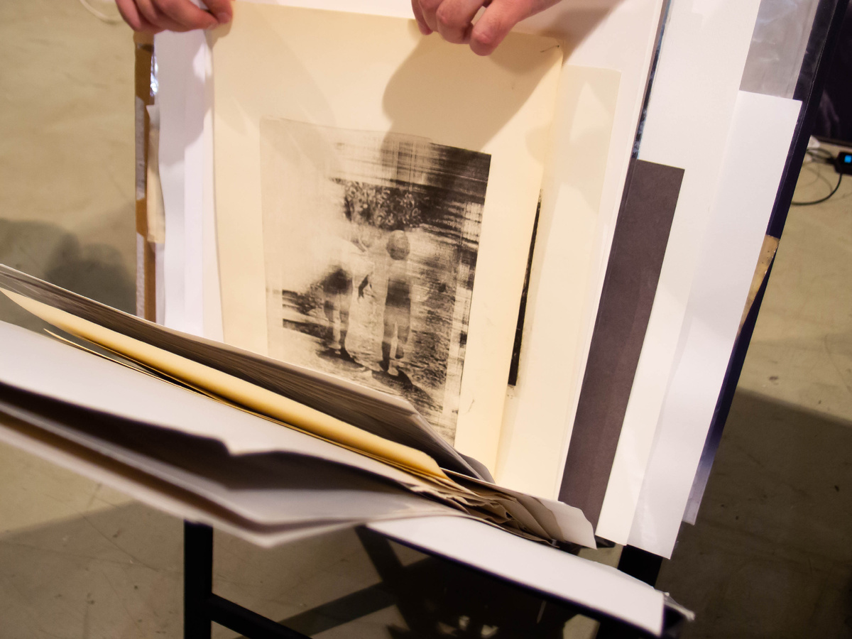 Фото со стенда галереи фотографии «Зерно» на осеннем арт-маркете Win-Win 2025 в Москве