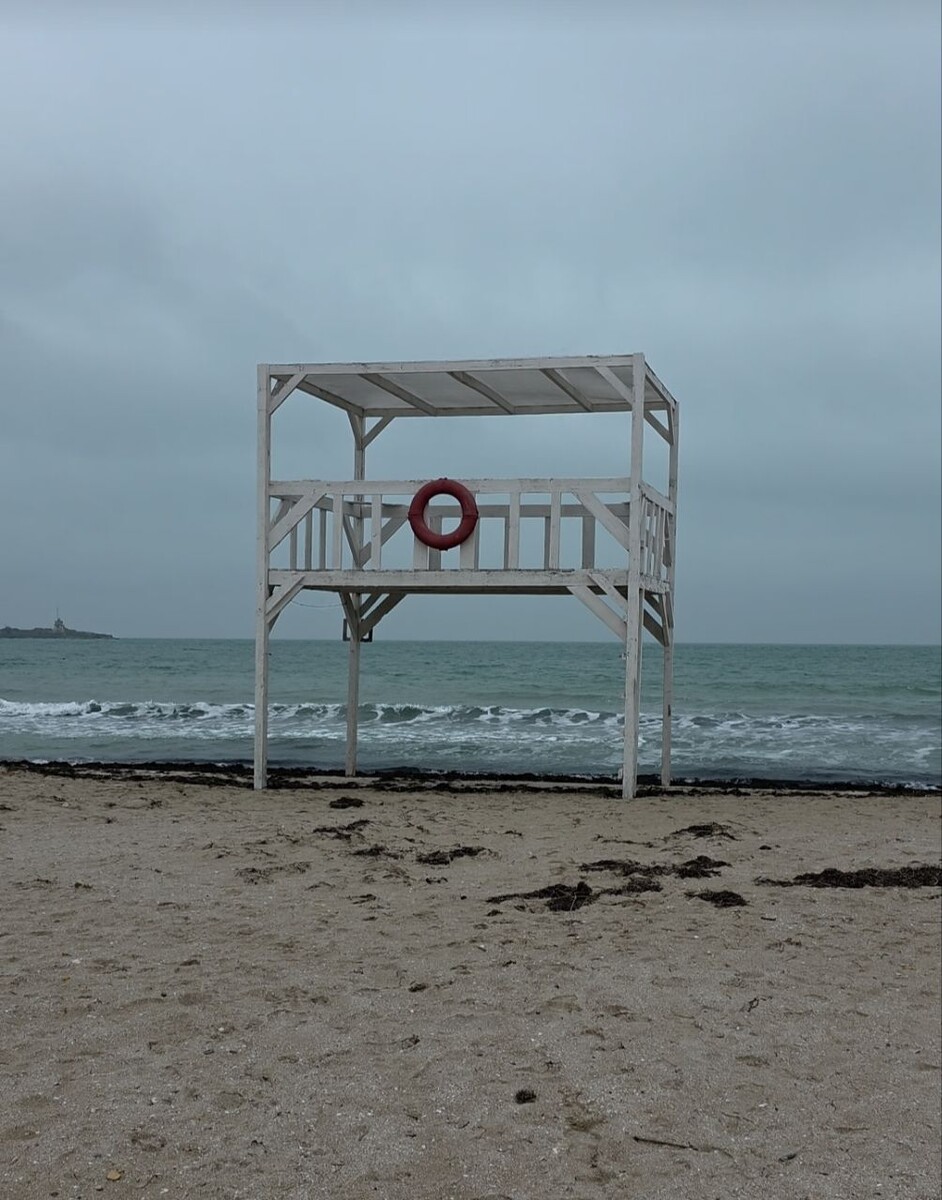 Пляж Черноморского зимой