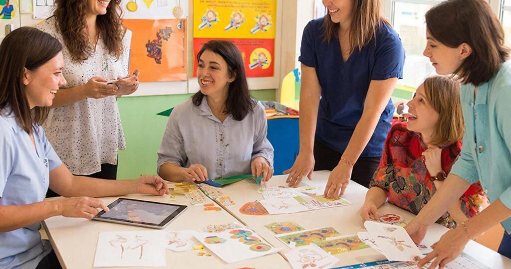 Почему ваши лучшие воспитатели уходят? Разговор про выгорание, которое не лечится прибавкой к зарплате