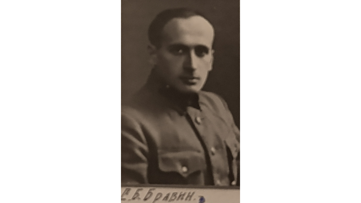 С. Б. Бравин: Фото из альбома «Выпуск врачей ВМА 1928»