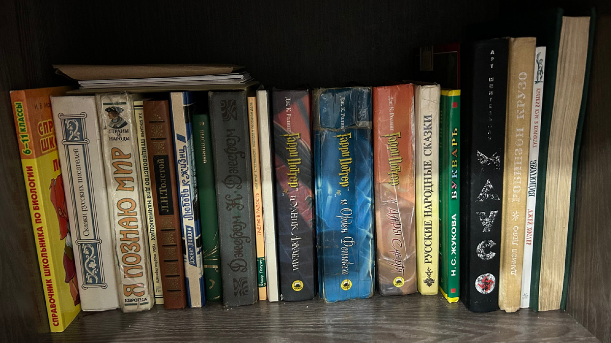 Гарри Поттер наверное ещё рановато в 9 лет…