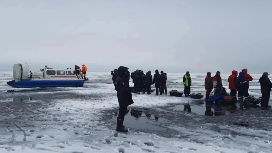    230 человек сняли сотрудники МЧС со льда в Кронштадте Автор фото: Пресс-служба ГУ МЧС России по Петербургу