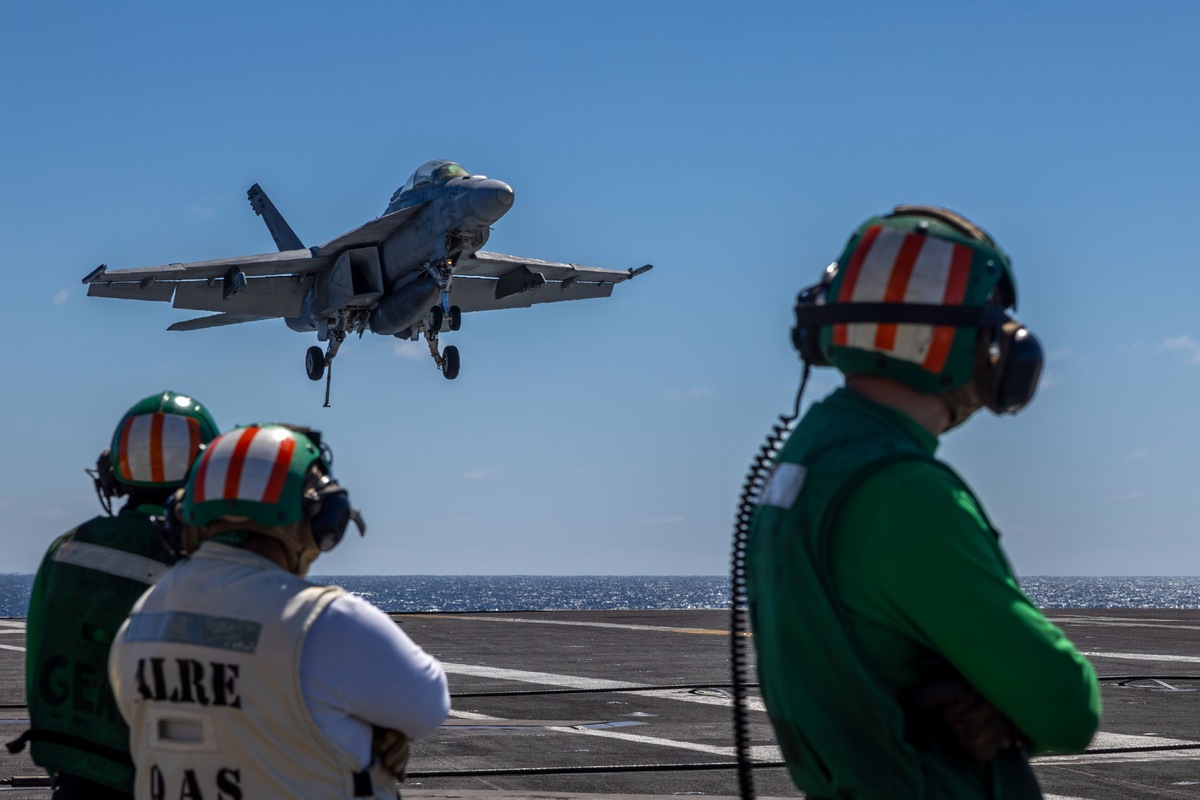    Авиация ВМС США авианосец USS Abraham Lincoln
