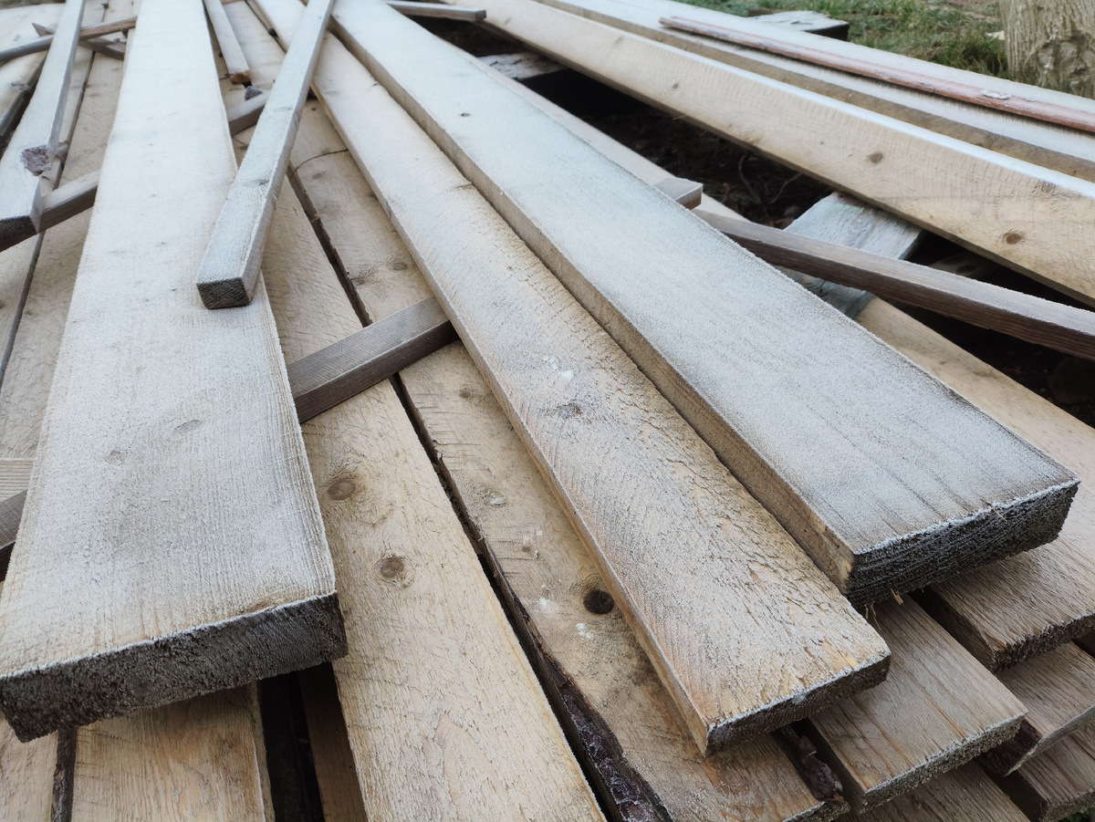 Побелевшие доски