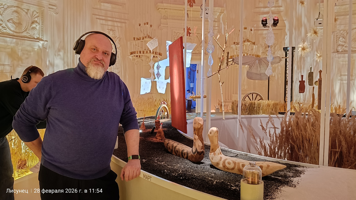 Фото Автора. Мужа сняла рядом с его месяцем.