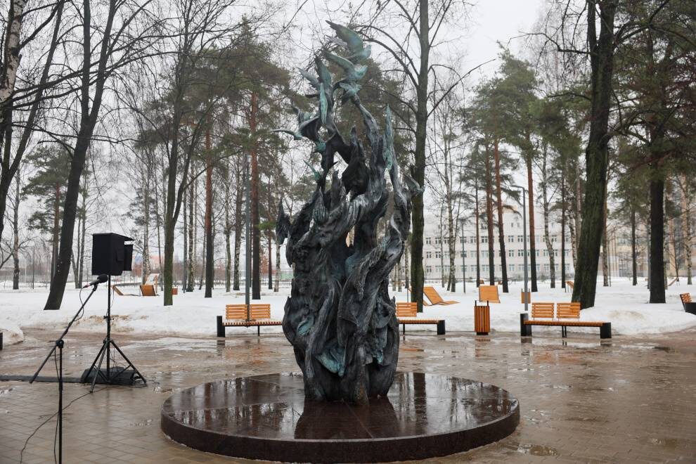     Памятник погибшим от коронавирусной инфекции в Санкт-Петербурге   
gov.spb.ru