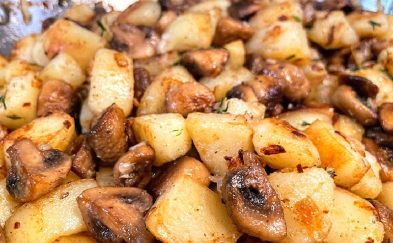 Картошка с грибами — как сделать из обычного блюда настоящий хит семейного стола