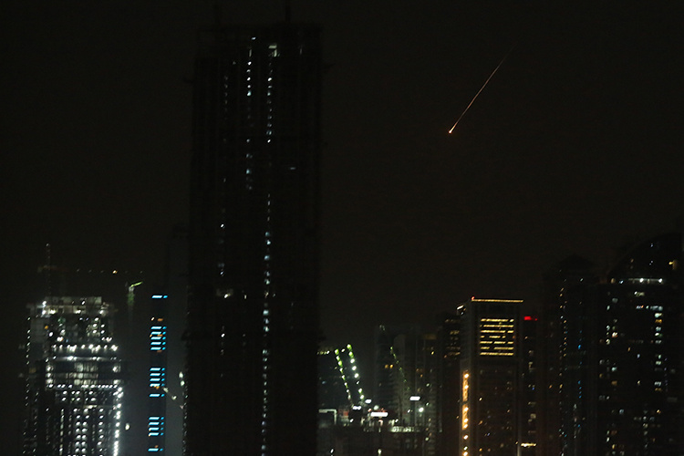    Генконсульство РФ в Дубае сегодня опубликовало памятку для российских туристов с просьбой сохранять спокойствие и соблюдать «разумные меры предосторожности».   
Фото: © Wen Xinnian / XinHua / www.globallookpress.com