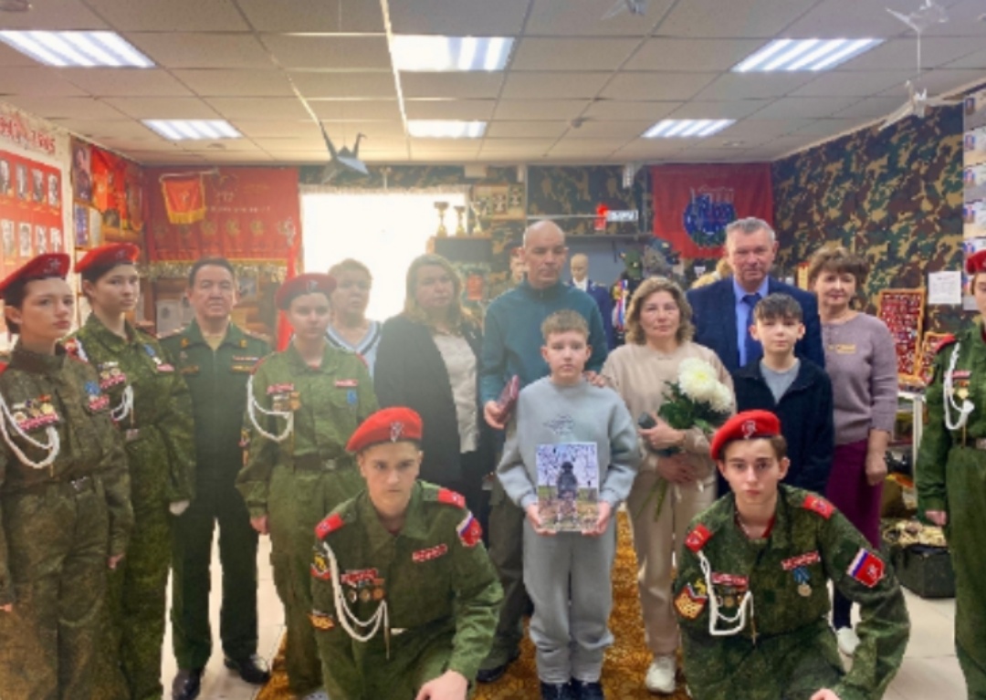    В Унъюгане передали медаль Жукова семье погибшего героя СВО