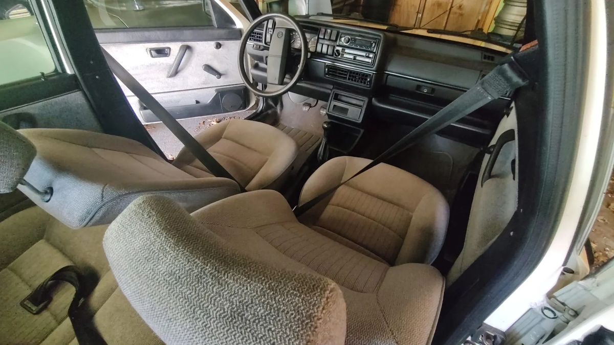 Volkswagen Automatic Seatbelt System: VW First Offered These Door-Mounted Passive  Restraints Back In 1975 - Curbside Classic