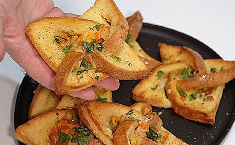 Из обычного хлеба готовим замечательную закуску: чесночные цветки с особым вкусом