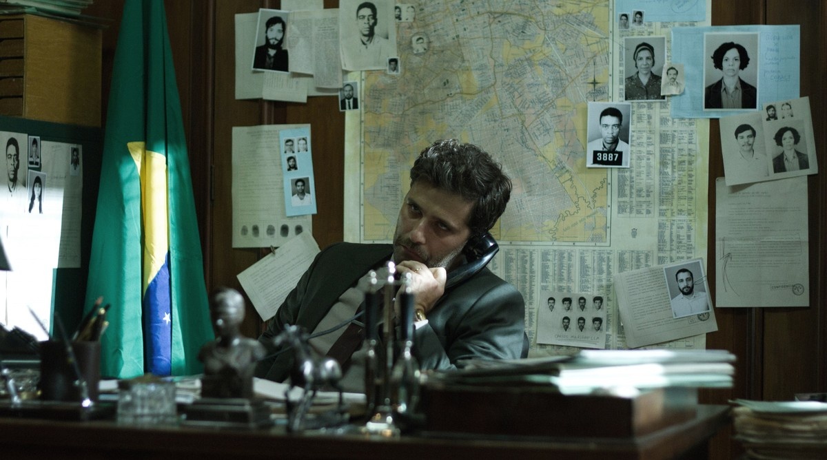 Лусио (в исполнении Бруну Галиассу)