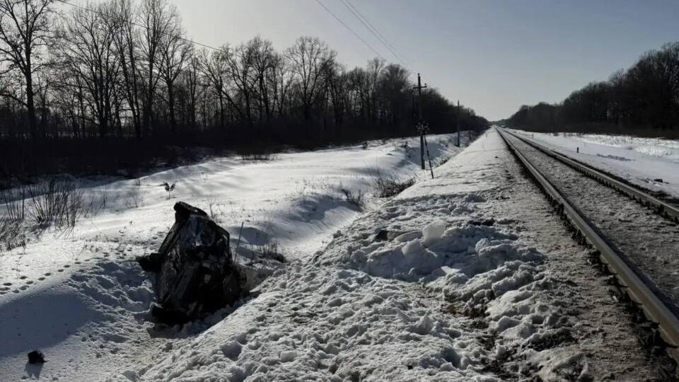     Два человека погибли при столкновении поезда с авто в Брянской области t.me/Западное межрегиональное следственное управление