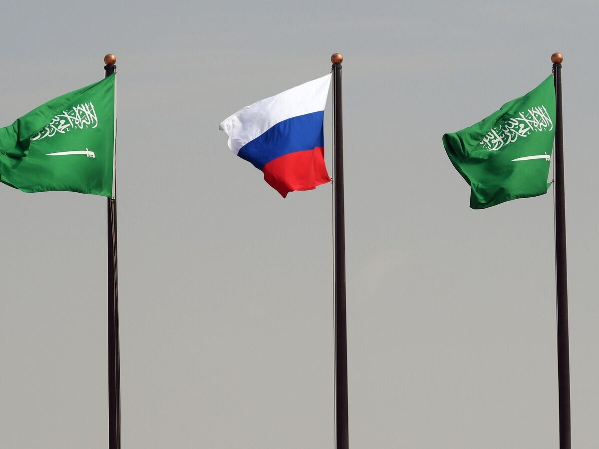    Флаги России и Саудовской Аравии | © РИА Новости / Рамиль Ситдиков