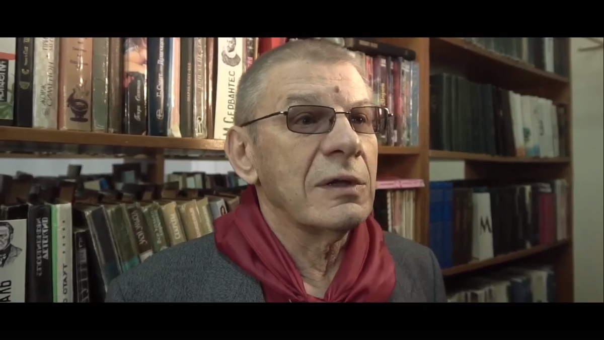 Россия: русский мужчина "разваливается" к 60 годам. Кадр из видео