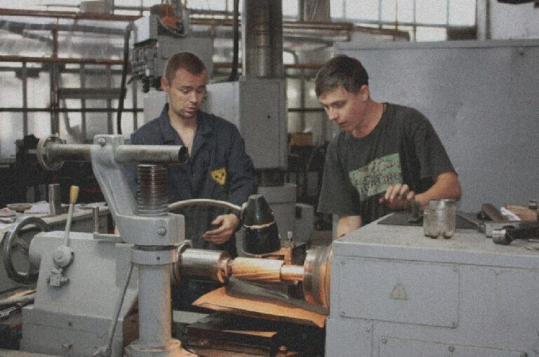    Иллюстрация к материалу: Новые нормы подъема тяжестей для подростков на работе с 2026 года