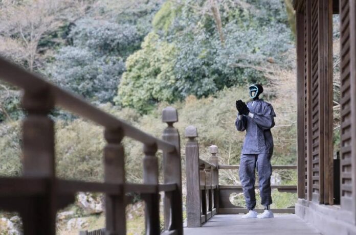    Роботы-монахи оптимизируют путь к просветлению, а ваша карма теперь хранится в облаке.