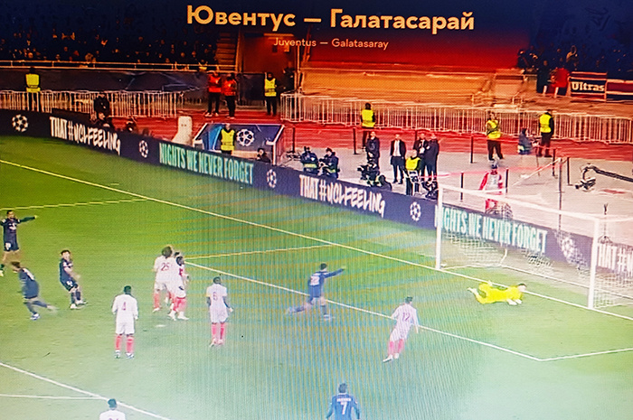 Фото сделано во время трансляции матча «Ювентус» - «Галатасарай». Фото Александра Масляника.