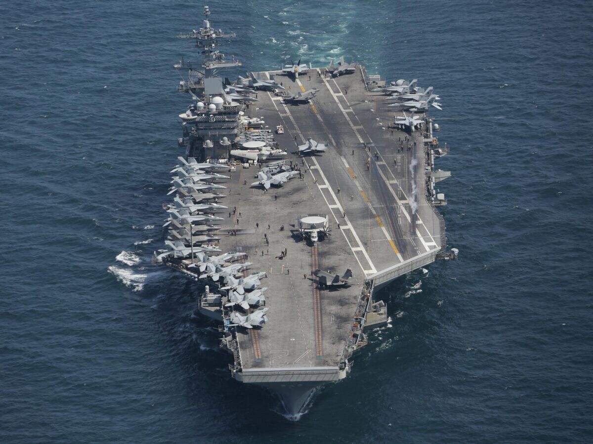    Американский атомный авианосец "Авраам Линкольн" во время совместных учений ВМС Японии и США в Японском море | © Фото : U.S. Navy