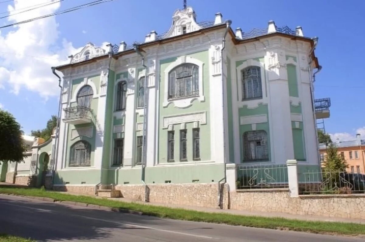    В самом красивом и романтичном особняке Ефремовых разместилась картинная галерея.