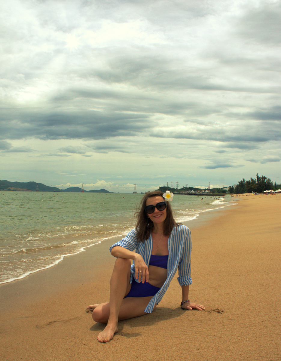 На берегу Южно-Китайского моря, побережье Нячанга