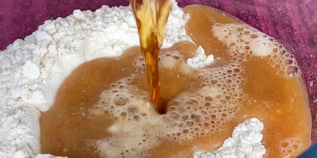 Налейте колу в муку! Так вкусно, что никаких сладостей к чаю больше не надо (выпечка к чаепитию за копейки)