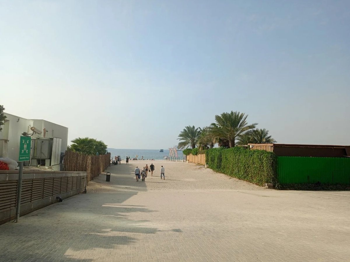    Власти призвали не заходить под стеклянные крыши и козырьки зданий