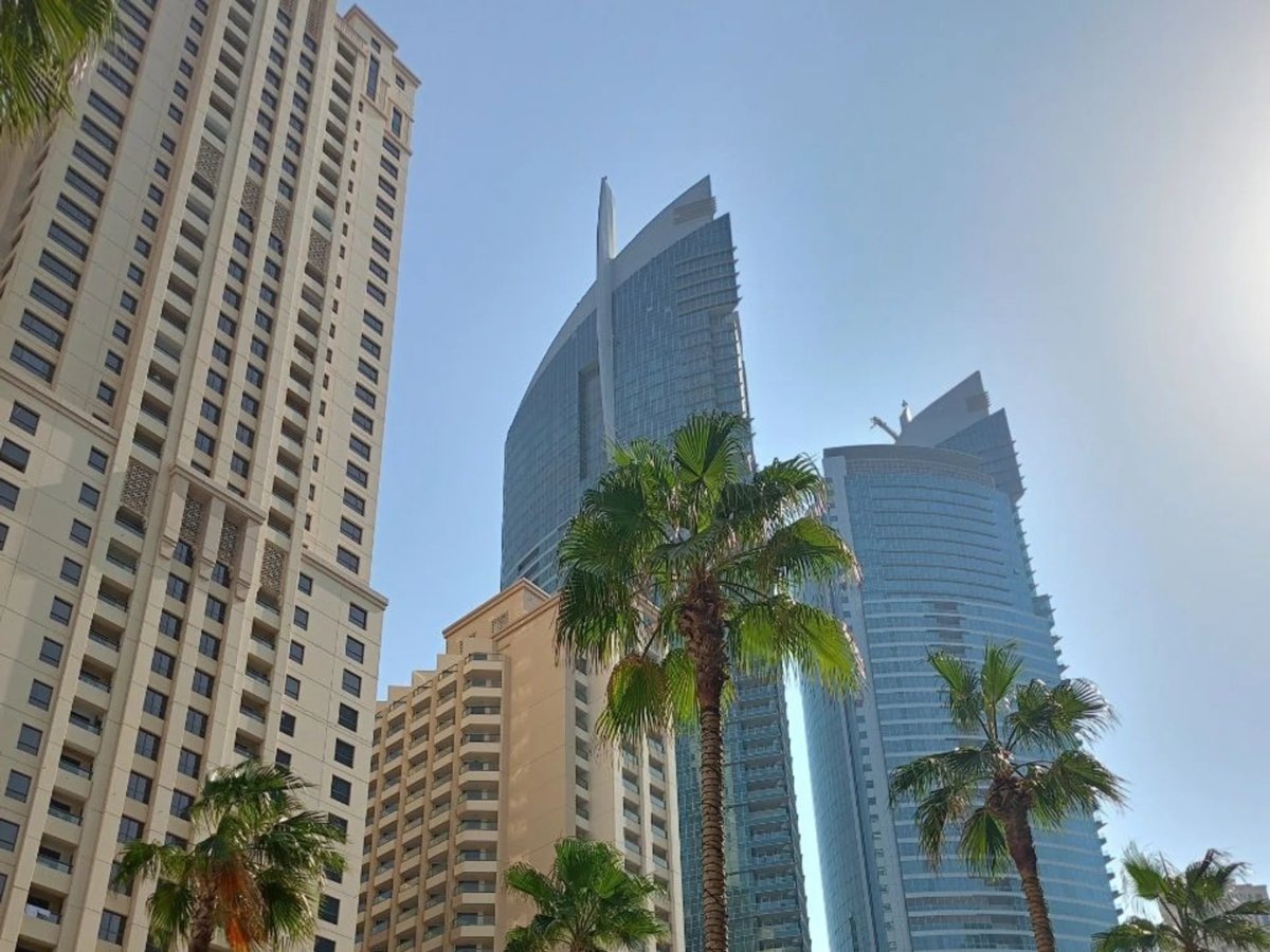    Взрывов очевидец не слышал