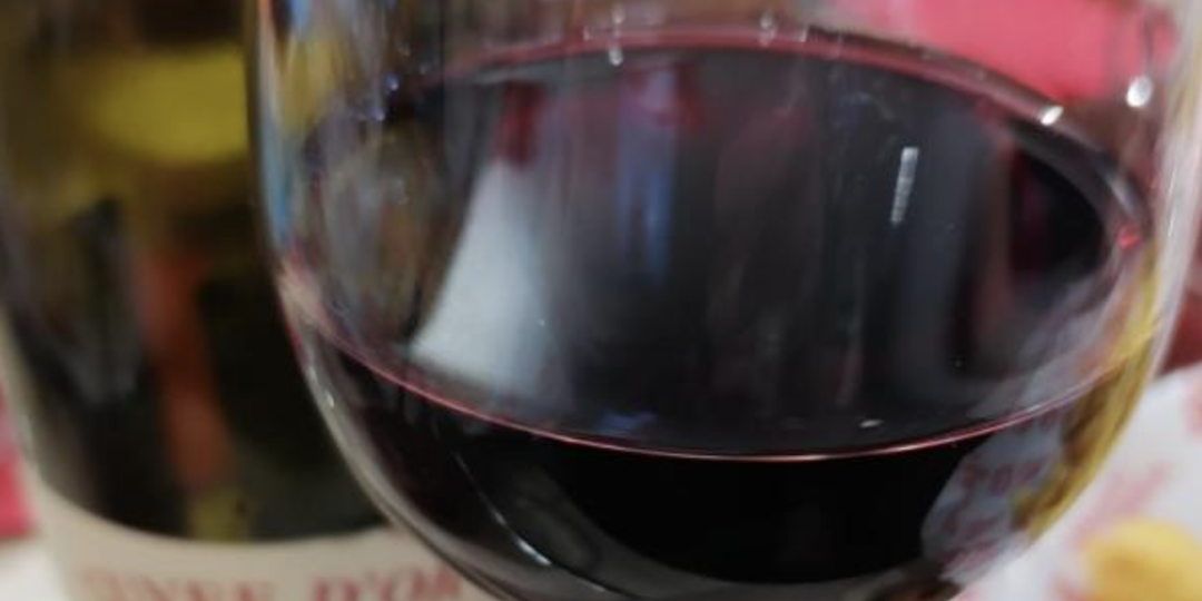 Бокал вина каждый день: привычка, которая крадёт годы?