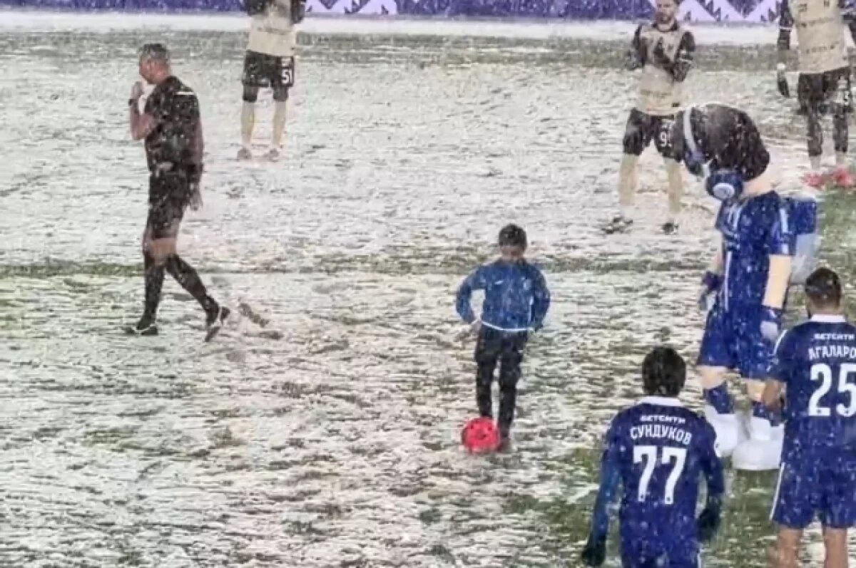    Спасший мальчика 8-летний Муаз нанес первый удар в матче «Динамо – Рубин»