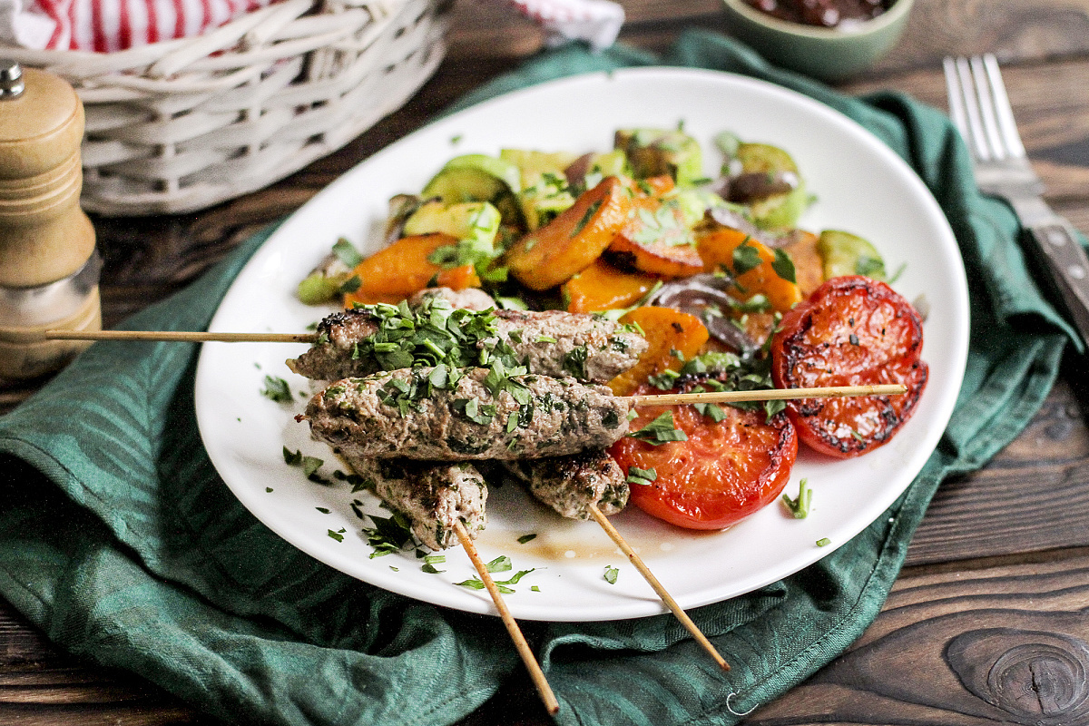 Кебабы из баранины с овощами и соусом Барбекю
