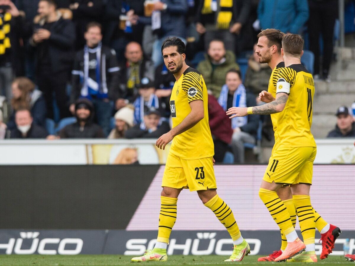    Полузащитник дортмундской "Боруссии" Эмре Джан (в центре) | © официальный твиттер клуба "Боруссия Дортмунд"