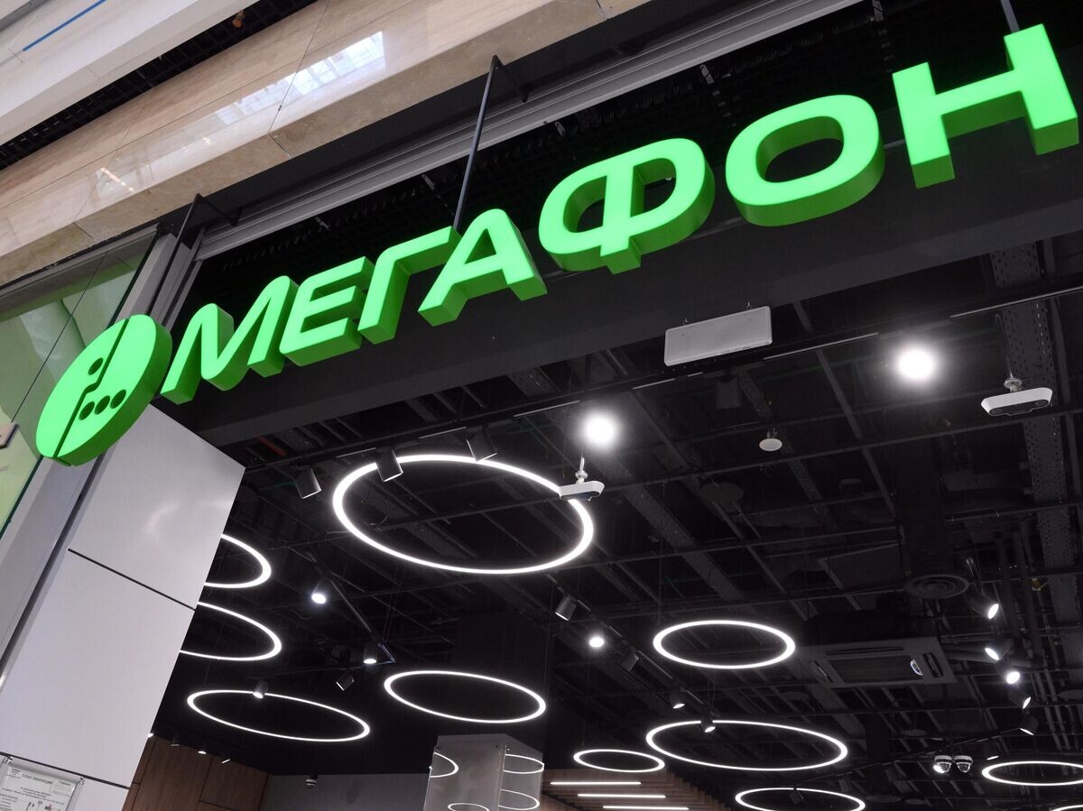    Логотип в офисе компании "Мегафон" в Москве | © РИА Новости / Илья Питалев