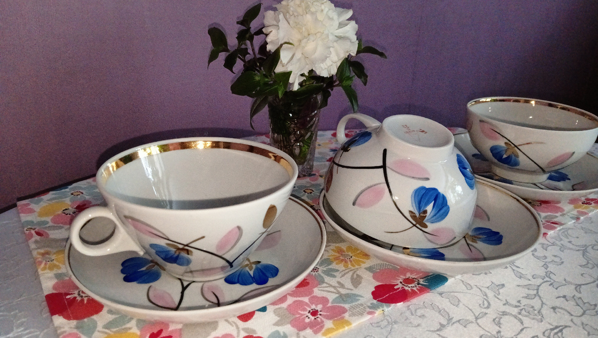Топ-5 винтажных посудин для весны из моего буфета. Фото автора 