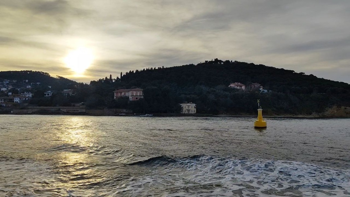 Вид с моря на острова